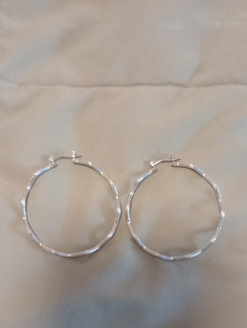 Silver Textured Hoop Zig Zag Earrings - Elegant Women Jewelry